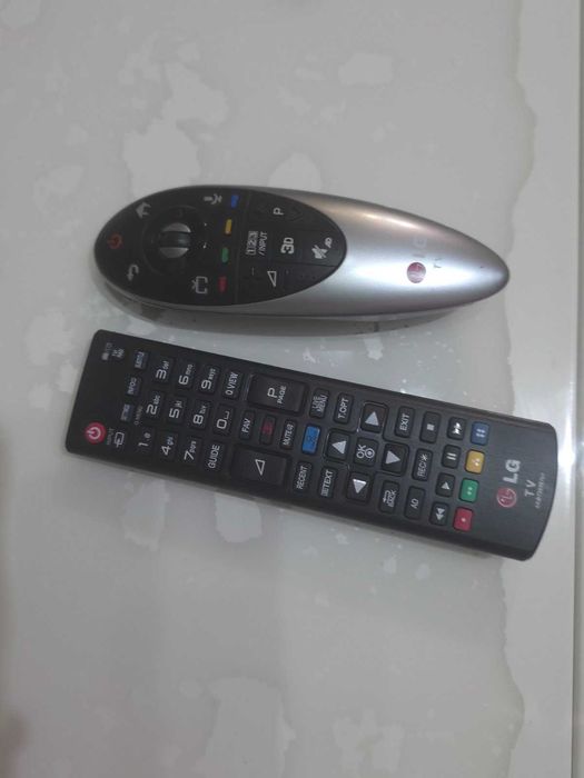 Метална стойка и 2 дистанционни за  LG 55EC930V