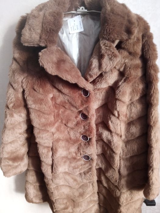 Продам шубу женскую