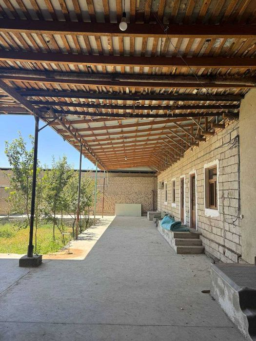 Elon hovli sotiladi yangi qurilgan