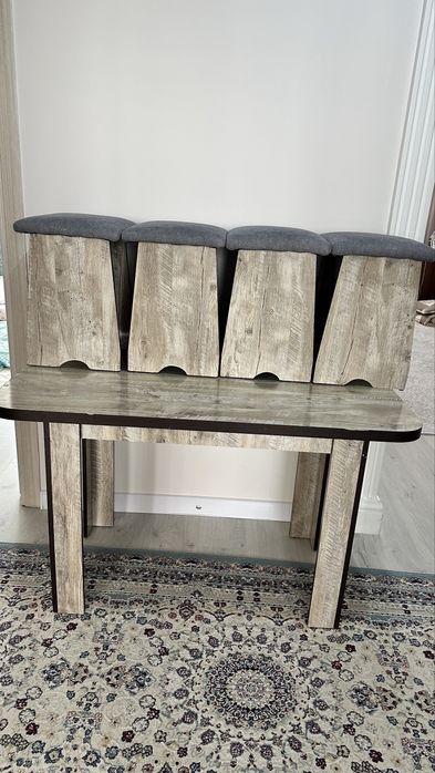 Стол со стульями