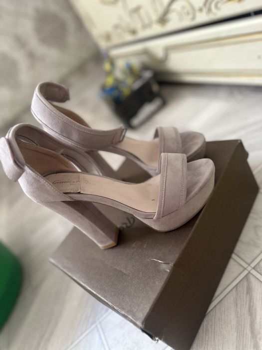 Продаю туфли