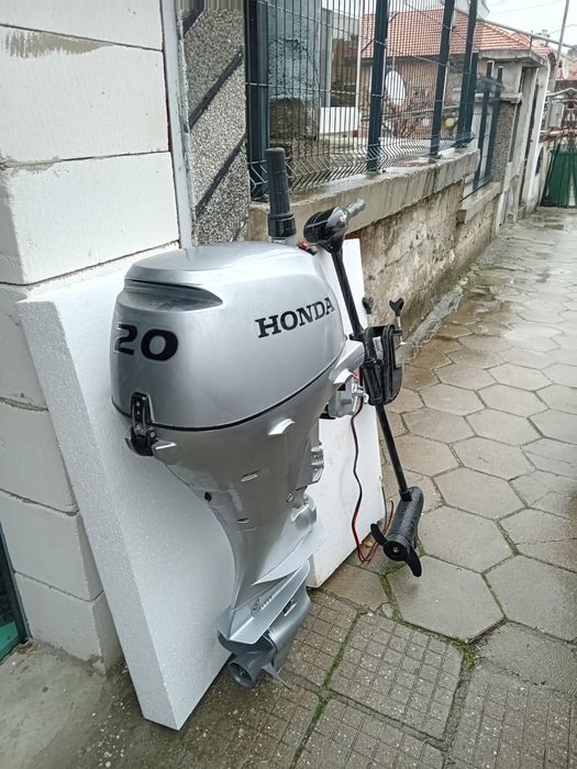 Извънбордов двигател Honda BF20