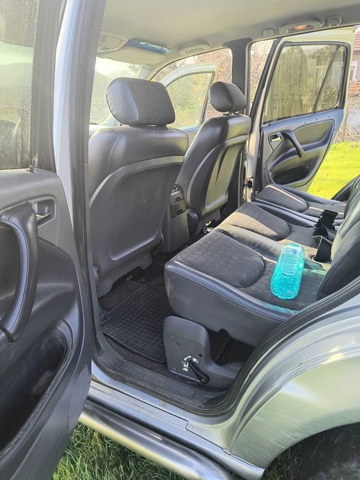 Продавам Мерцедес МЛ 230