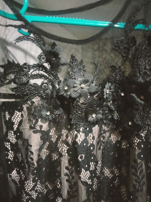 Продам очень красивое нарядное платье