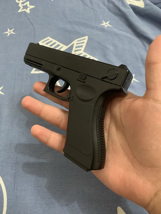 Продам абсолютно новый glock 17 6mm полностью метталичечкий