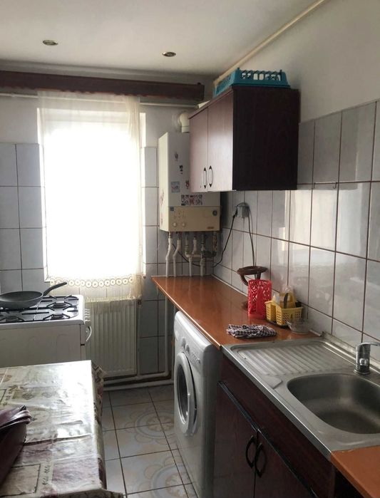 Apartament 3 camere IEFTIN Centru NELOCUIT