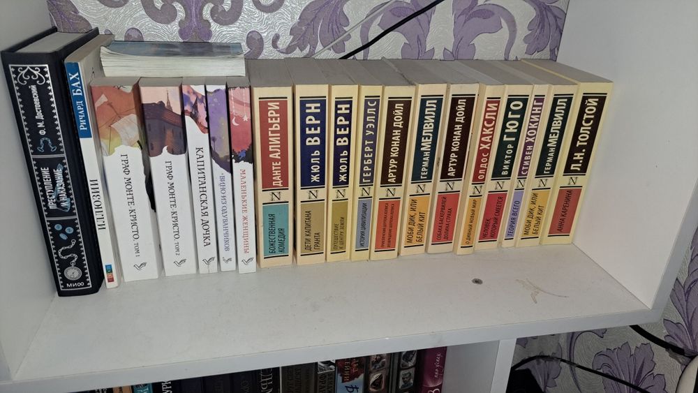 Книги и комиксы.