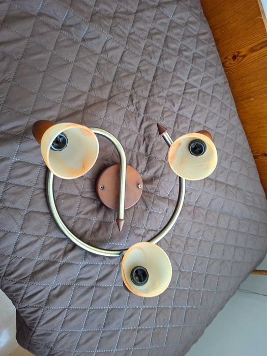 Полилей 2 бр. от дърво и метал.Цената е за двата полилей