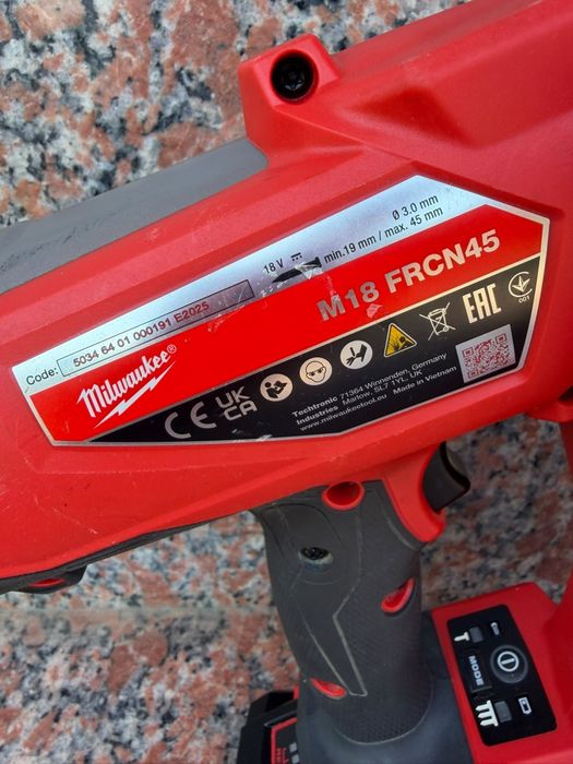 Milwaukee pistol de cuie pe acumulator