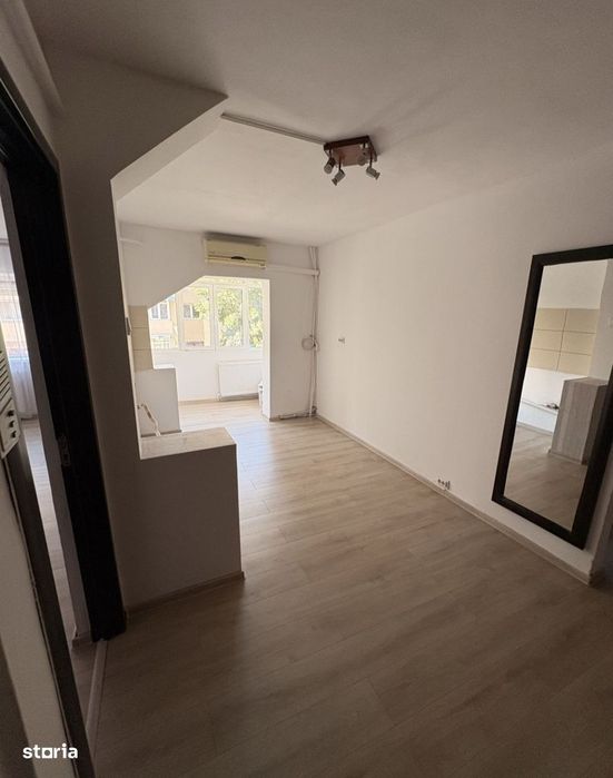 2 camere decomandate,1 Mai, centrală proprie,AC,liber, parchet,gresie