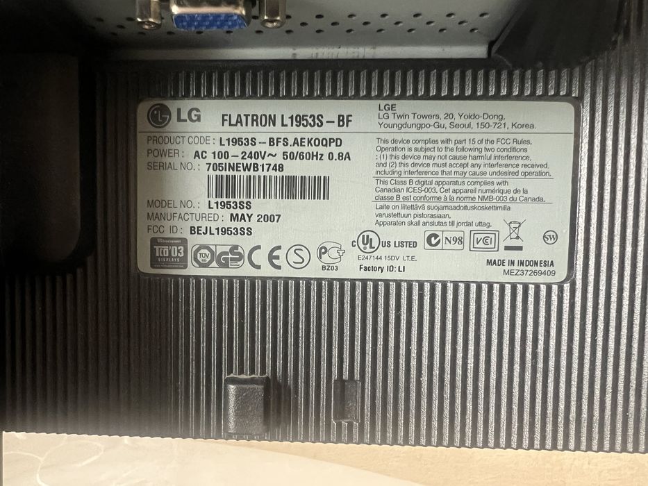 Монитор LG Flatron 19 дюймов.