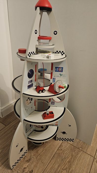 Космически кораб детска дървена играчка
Детска дървена играчка