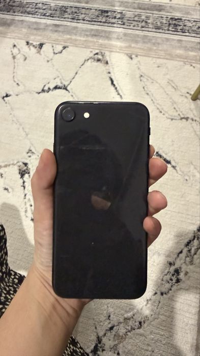 Продам iphone se 2020
