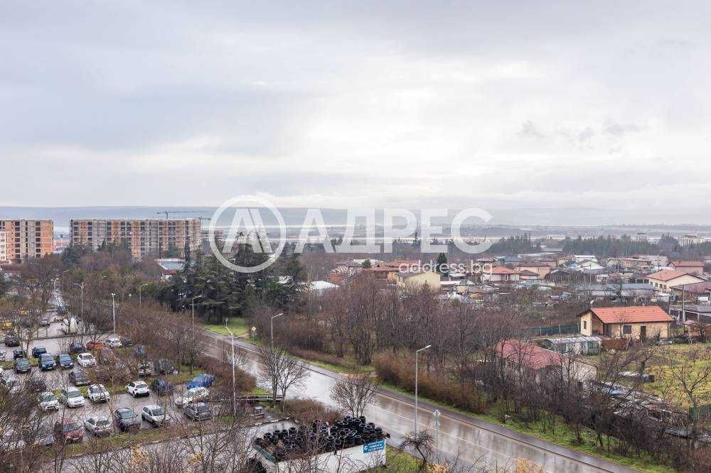 Обзаведен апартамент с три отделни стаи