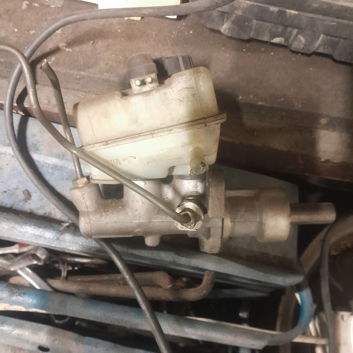 Продам запчасти на мерс