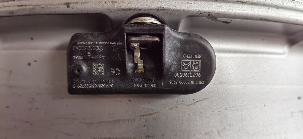 225 60 16 Гуми с джанти зимни Hankok