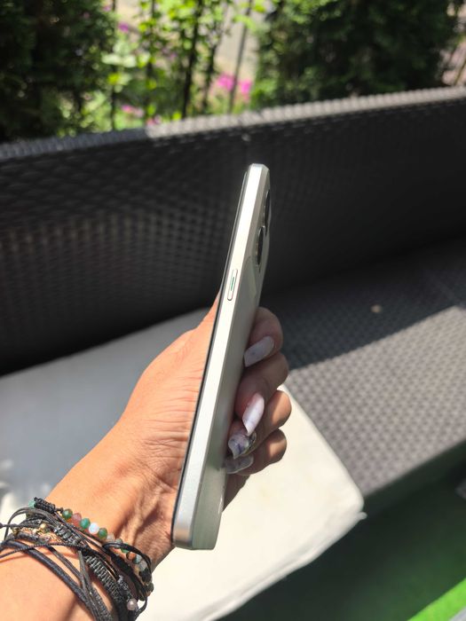 Vând urgent oppo reno 8 5G impecabil