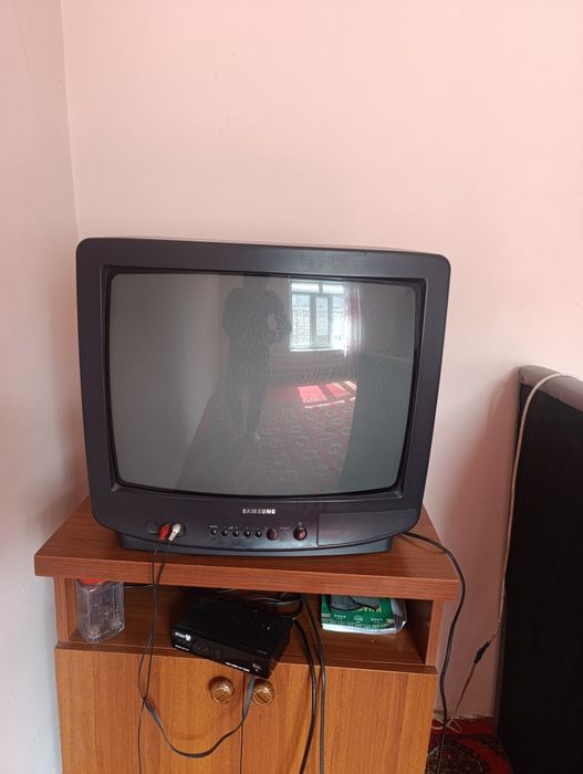 Телевизор LG светной+тюнер бонус