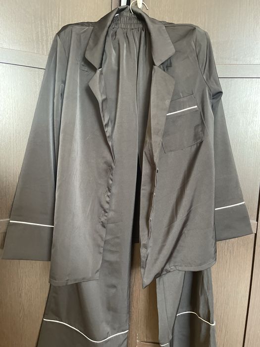 Костюм в пижамном стиле