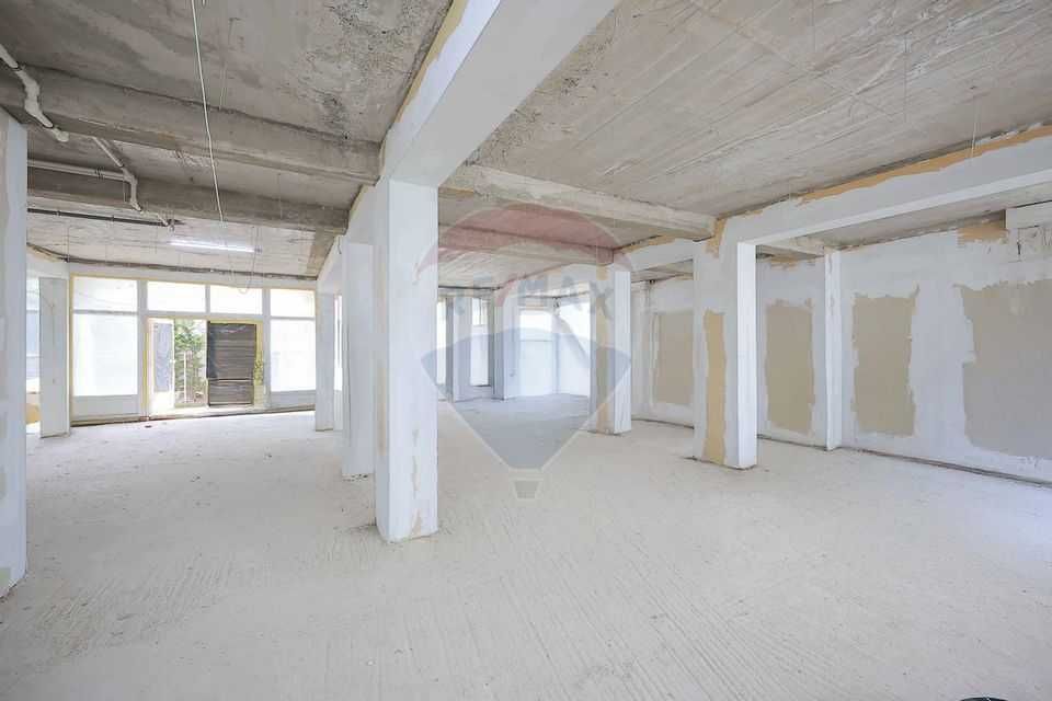 Spațiu comercial 498 mp de vânzare, str. Petru Maior, Sânmartin