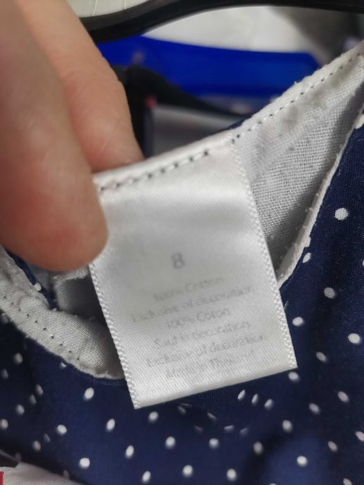 Продам платья ( 4 штуки) разные