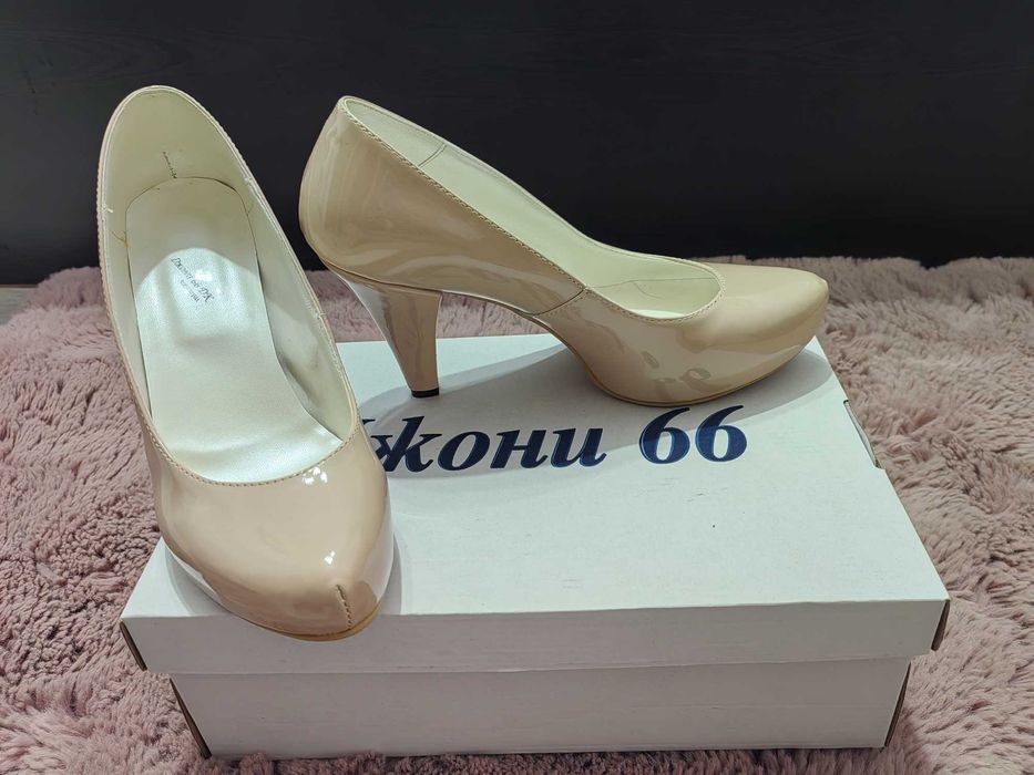 Бежови официални обувки на ток