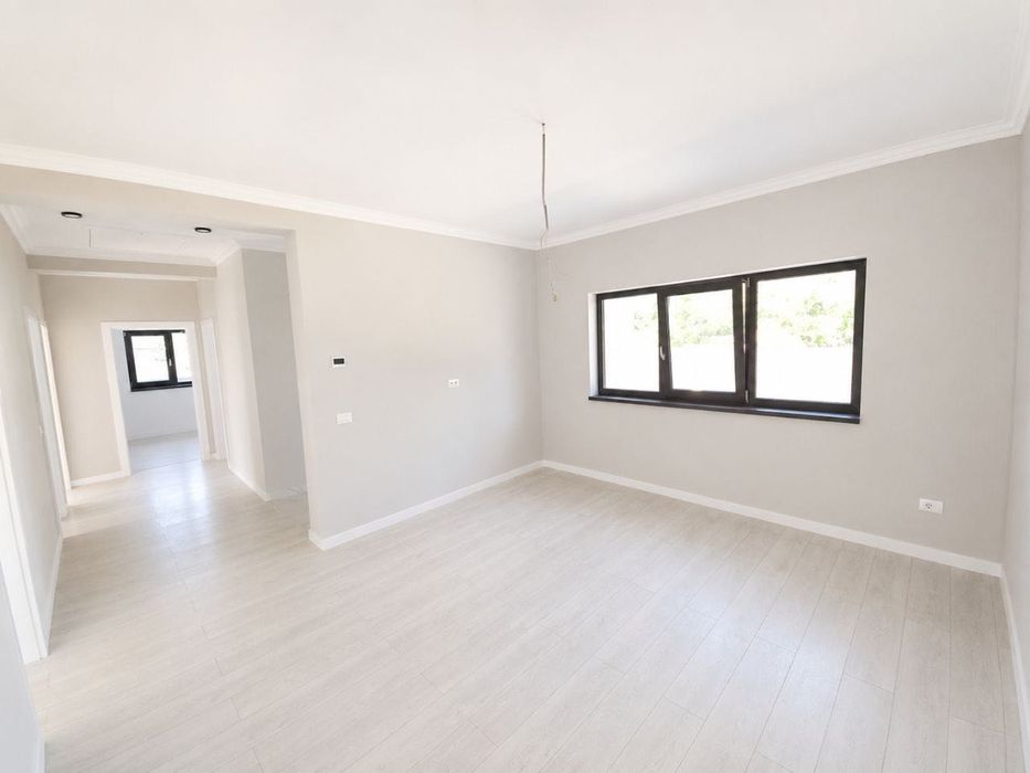 Casa de Vanzare Breazu, Aleea Pădurii, 4 Camere, 85 mp utili, 430 mp teren, Porti Automatizate, Drum Privat, Predare la Cheie, Gata de Mutare