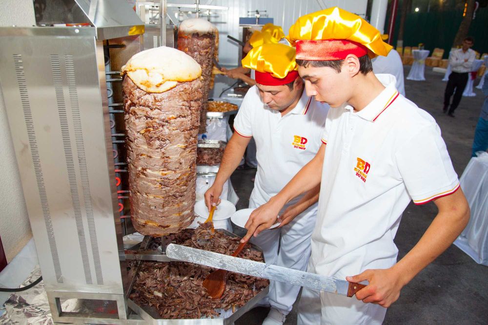 Lavash Doner goshti Kotlet Steyklar Naggets Kuriyniy sharik