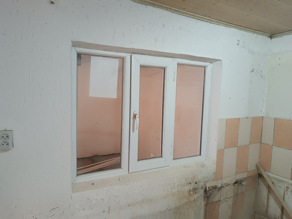 Срочно продам пластиковую окну