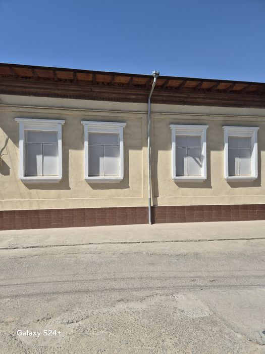 Олтин тепа махалласида уй сотилади. 11 хона