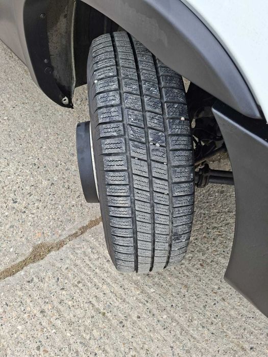 Leasing cu rata 408 euro > iveco BOX cu LIFT 750 KG motor 3000