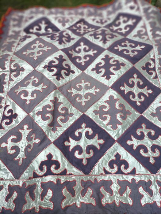 Қазақша оюлармен түскиіздер