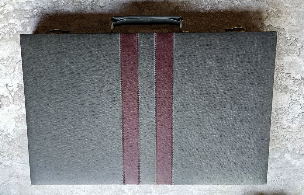 Vand table de joc stil geamantan