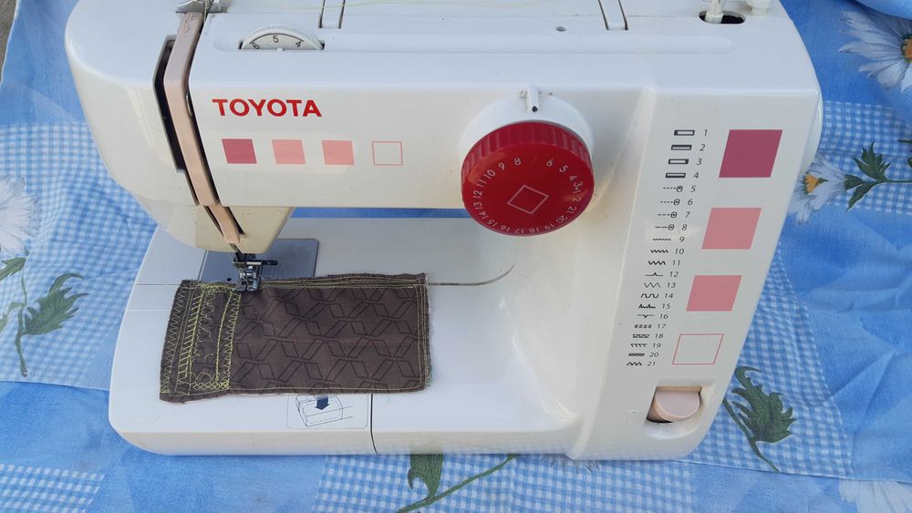 Masina de cusut Toyota
