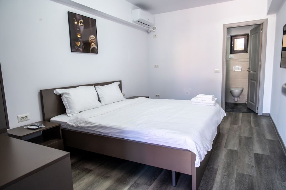 Vand pensiunea P+2 , 15 camere în Afumați