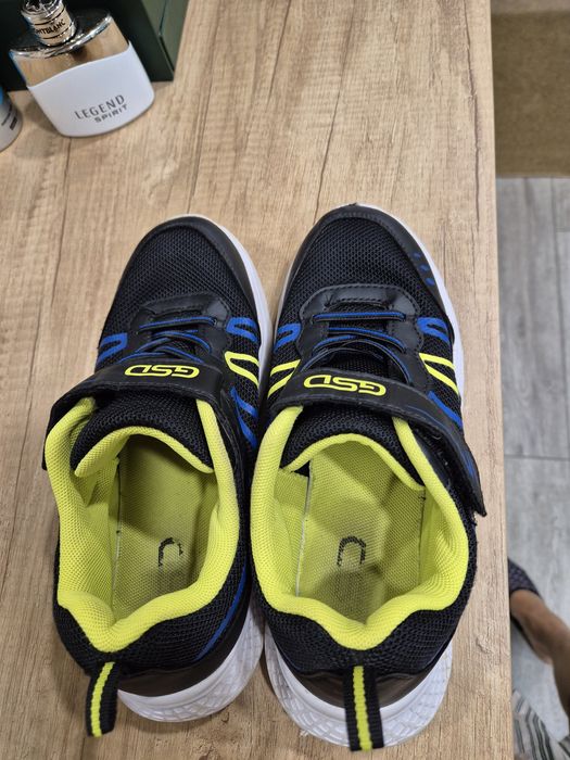 Кросовки на мальчика  на весну