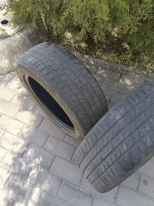 Продам  б/у шины в хорошем состоянии.12тыс.за пару