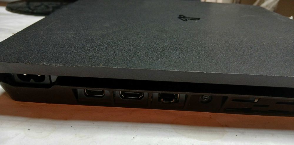 Playstation 4 + 2 контролера