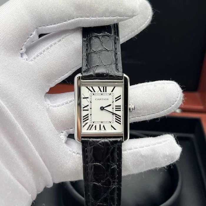 Кварцов мъжки часовник Cartier Tank Must