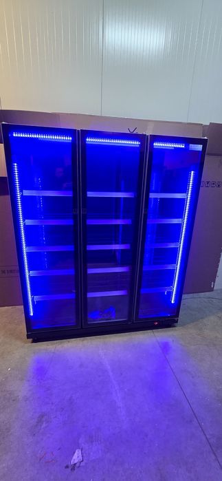 Vitrina frigorifica 3 uși băuturi lactate flori