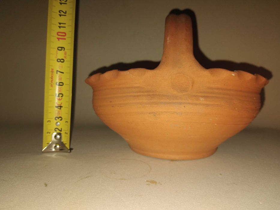 Лот 2 броя керамични саксии – битов стил (със забележка)