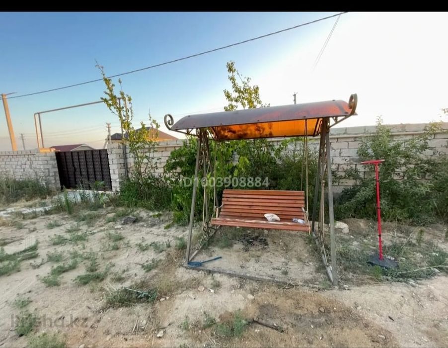 Качеля продается за 100 000 т