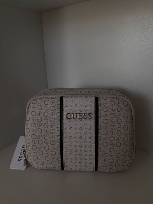 Guess несесер за козметика
