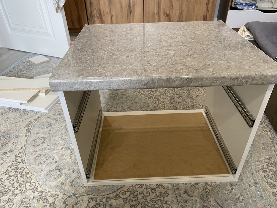 Продам навесную тумбу .