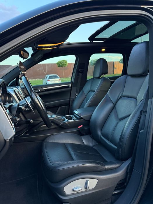Porsche Cayenne  3.0D /245 cai/ an 2012 /Perne Aer ,,Xenon, Panoramic ,Piele ,Carlig 3,5T