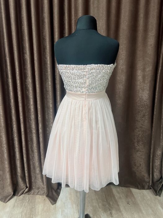 Елегантна къса рокля с бюстие и паети – официална