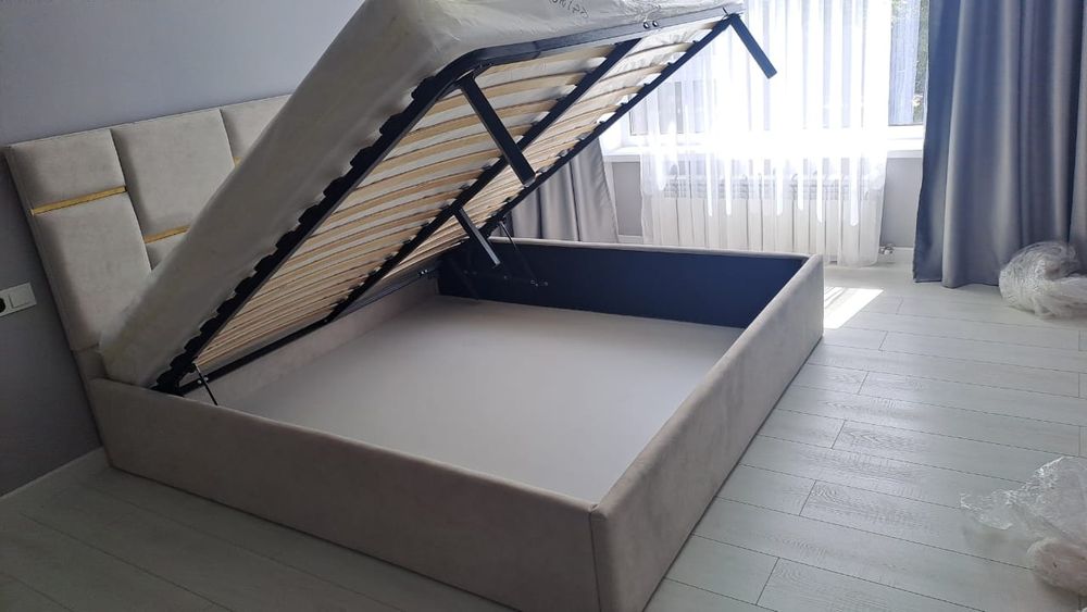 Кровать+пуфик в подарок.От производителя