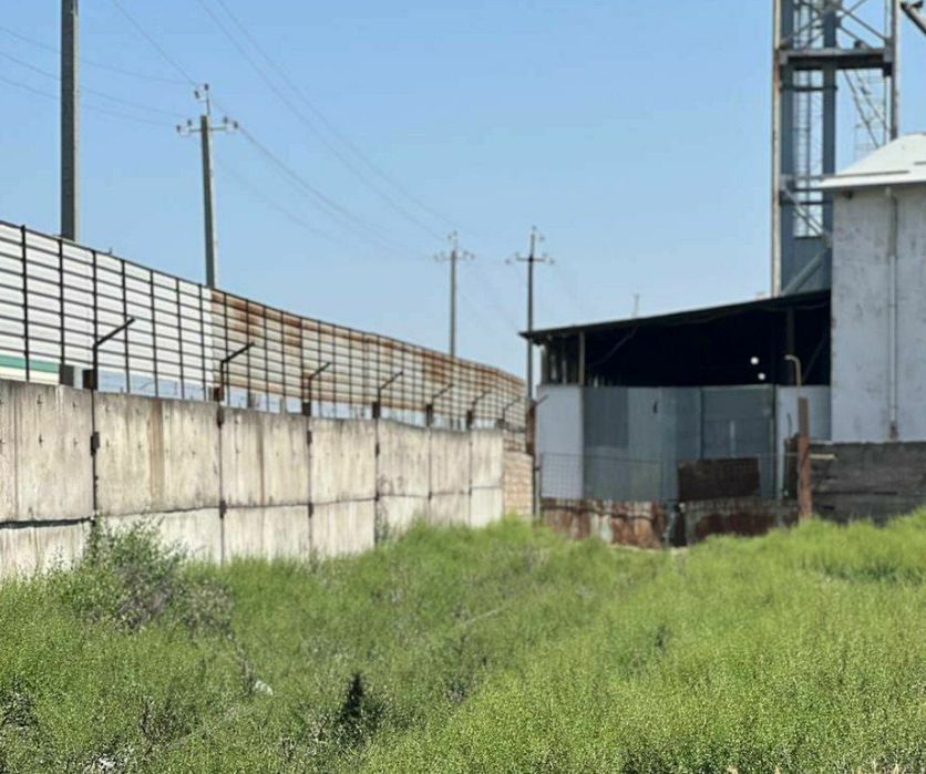 Продаётся 2 га производственная база.