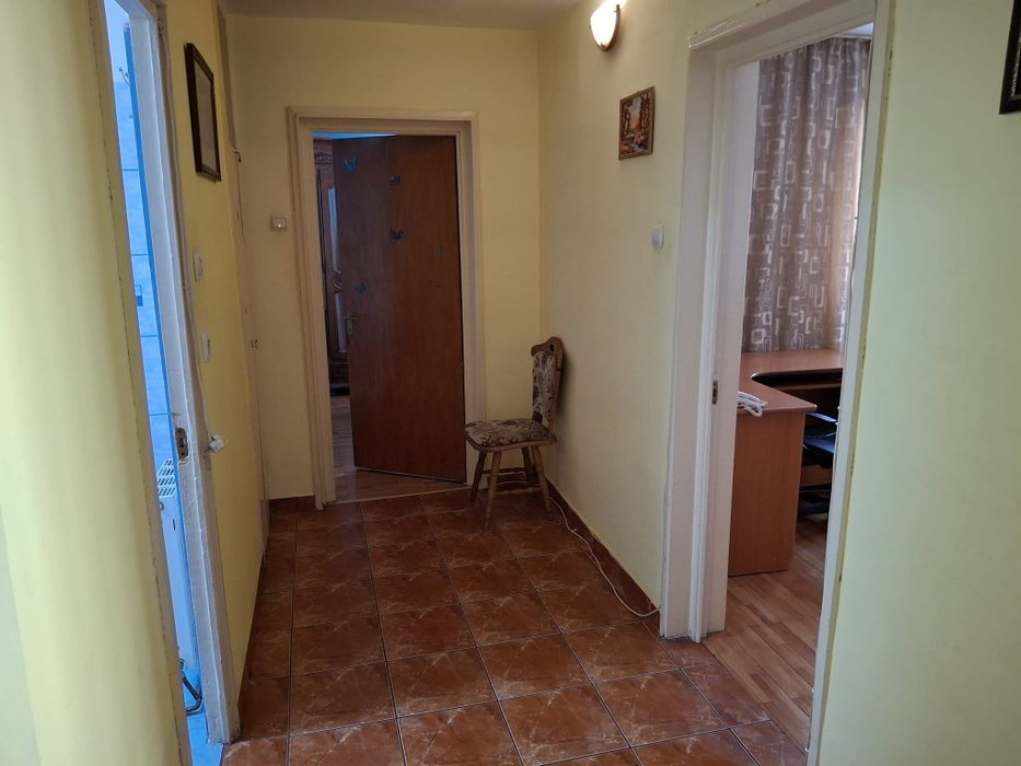 Vând apartament 2 camere zona Mărgeanului