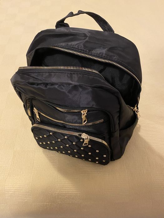 Rucksack dama , negru, nou, fermoare aurii